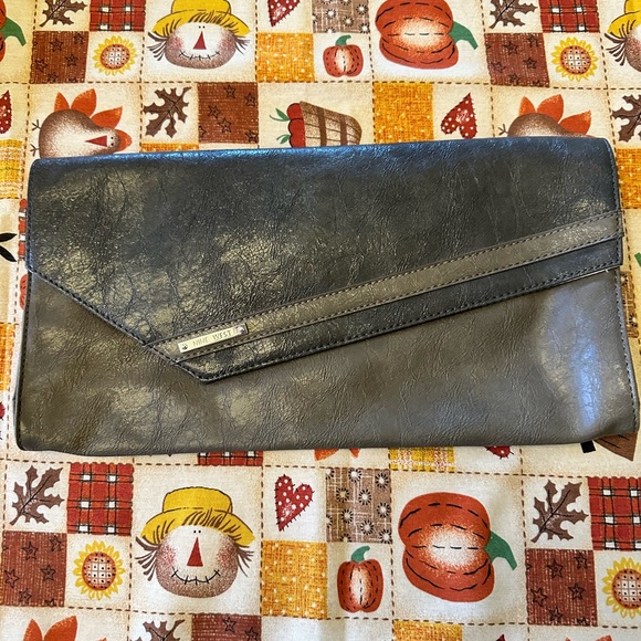 Clutch - Picture 1 of 7